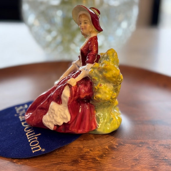 Royal Doulton miniature figurine "Lydia" HN 1808. Girl sitting in a garden. - Picture 2 of 8